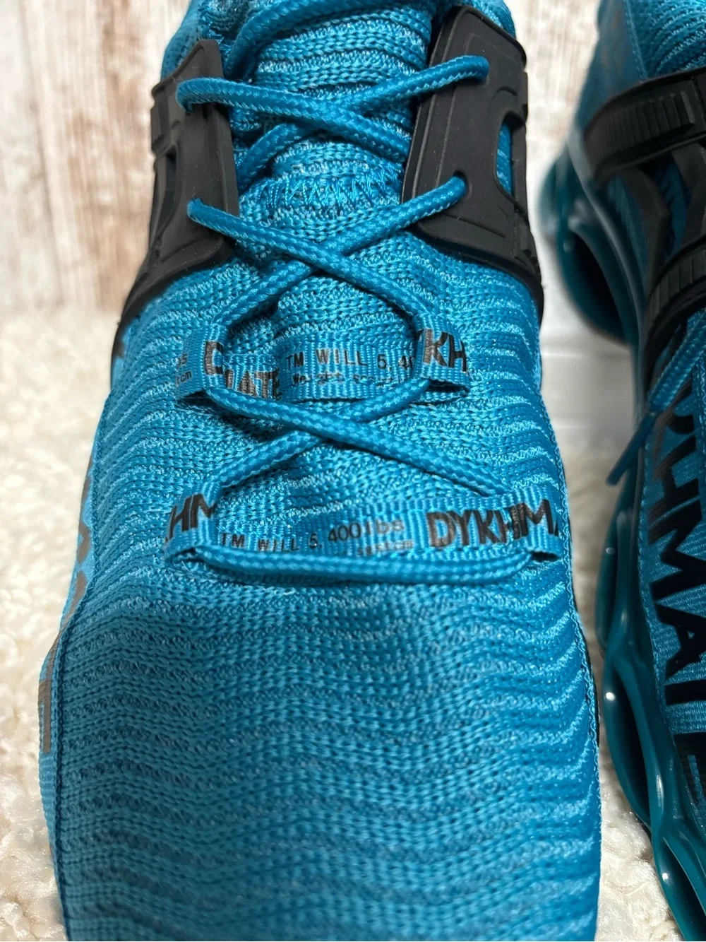Men's Athletic Running Shoes in Teal and Black